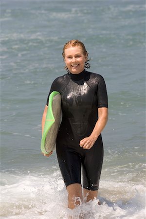 simsearch:700-00439937,k - Woman at Beach with Surfboard Foto de stock - Direito Controlado, Número: 700-00477297
