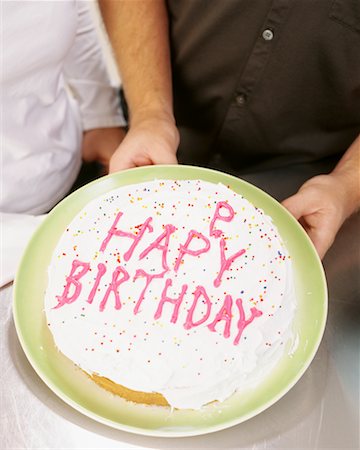 simsearch:700-00281937,k - Person Holding Birthday Cake Foto de stock - Con derechos protegidos, Código: 700-00478190