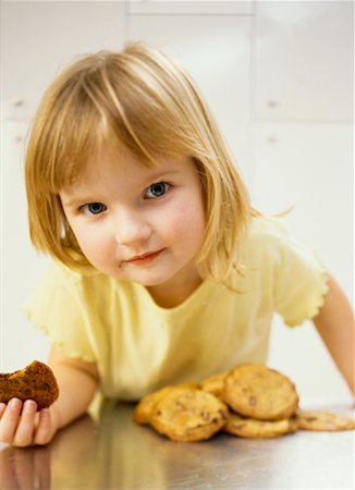 simsearch:700-00478241,k - Child Eating Cookies Foto de stock - Con derechos protegidos, Código: 700-00478237
