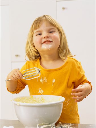 pastella - Child Tasting Cake Mix Fotografie stock - Rights-Managed, Codice: 700-00478233