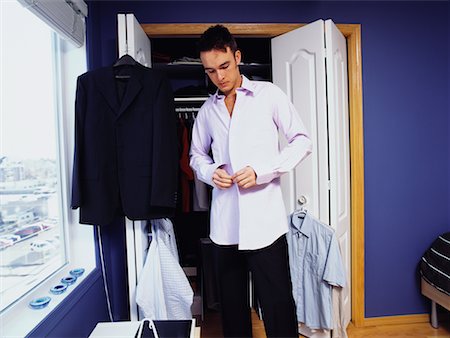 simsearch:600-02200692,k - Man Getting Dressed Foto de stock - Con derechos protegidos, Código: 700-00506887