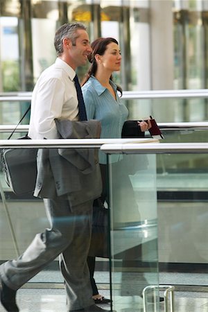 Homme d'affaires et femme d'affaires à l'aéroport Photographie de stock - Rights-Managed, Code: 700-00506905