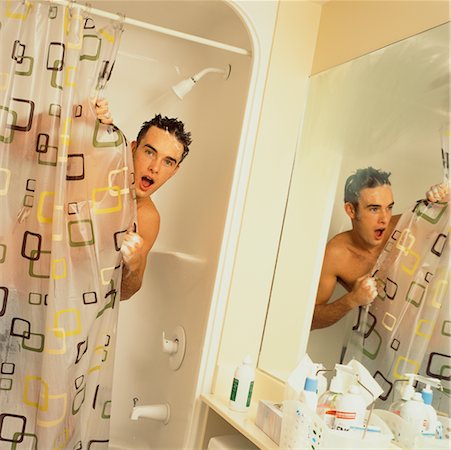 Homme qui prend une douche Photographie de stock - Rights-Managed, Code: 700-00506903