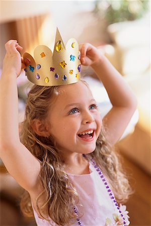 simsearch:6122-07700666,k - Girl Wearing Paper Crown Stock Photo - Rights-Managed, Code: 700-00514006