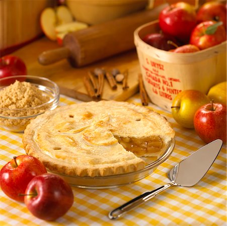Apple Pie with Ingredients Foto de stock - Con derechos protegidos, Código: 700-00514051