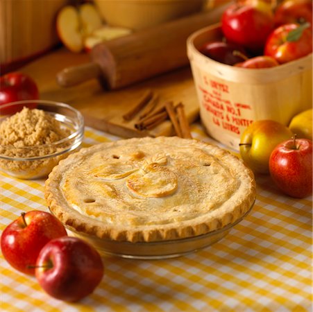 Apple Pie with Ingredients Foto de stock - Con derechos protegidos, Código: 700-00514052