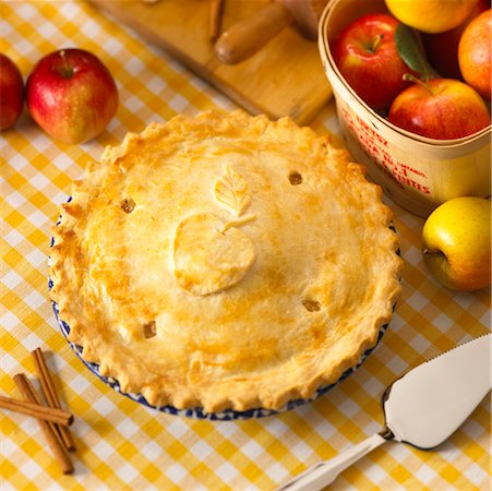 pie top - Apple Pie with Ingredients Stock Photo - Rights-Managed, Code: 700-00514053