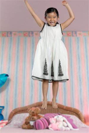 Jeune fille sautant sur le lit Photographie de stock - Rights-Managed, Code: 700-00514828