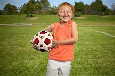 simsearch:700-02231983,k - Porträt des Mädchens mit Fußball Stockbilder - Lizenzpflichtiges, Bildnummer: 700-00514836