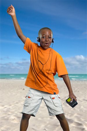 Boy on Beach, Listening to Music Foto de stock - Con derechos protegidos, Código: 700-00514830