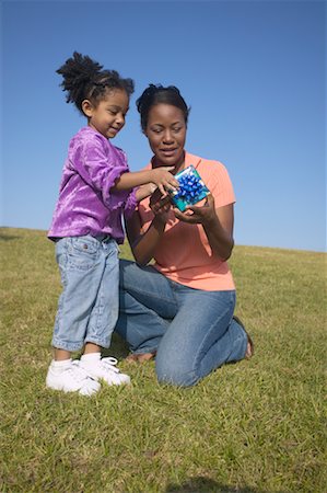 Mother and Daughter Outdoors Foto de stock - Con derechos protegidos, Código: 700-00515377