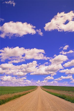 simsearch:700-00554064,k - Chemin de terre et ciel, Alberta, Canada Photographie de stock - Rights-Managed, Code: 700-00515489