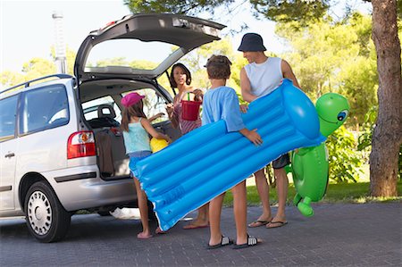family and luggage summer - Family Unpacking Car Stock Photo - Rights-Managed, Code: 700-00515512