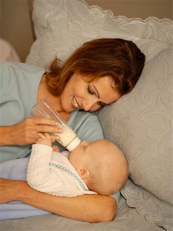 simsearch:400-05258814,k - Mother Feeding Baby Stock Photo - Rights-Managed, Code: 700-00517746