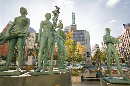 sapporo - Statues devant JR Tower Hotel Nikko, Sapporo, Hokkaido, Japon Photographie de stock - Rights-Managed, Code: 700-00518758
