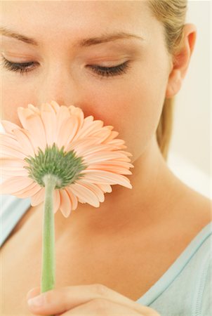 renifler (personne) - Odeur de femme fleur Photographie de stock - Rights-Managed, Code: 700-00519067