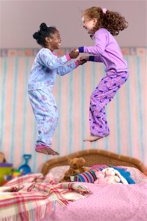 simsearch:700-00617143,k - Children Jumping on Bed Foto de stock - Con derechos protegidos, Código: 700-00519348