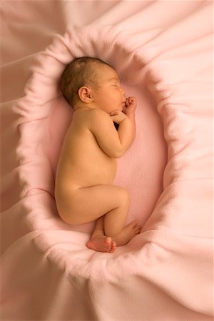 simsearch:632-07849504,k - Newborn Baby Sleeping Foto de stock - Con derechos protegidos, Código: 700-00519477