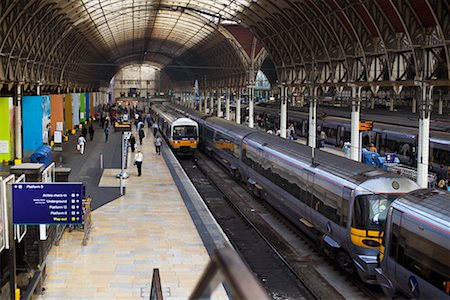 paddington, london, england - Platform at Paddington Station, London, England Foto de stock - Con derechos protegidos, Código: 700-00513852