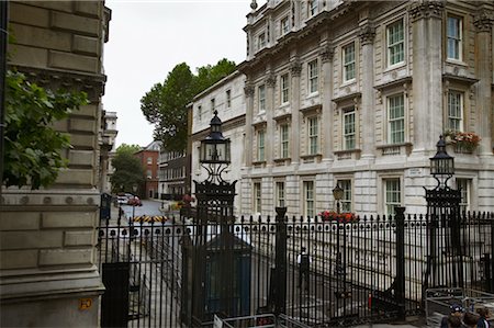 simsearch:600-02833369,k - Guard Inside the Gate at the Prime Minister's Residence, London, England Stock Photo - Rights-Managed, Code: 700-00513866