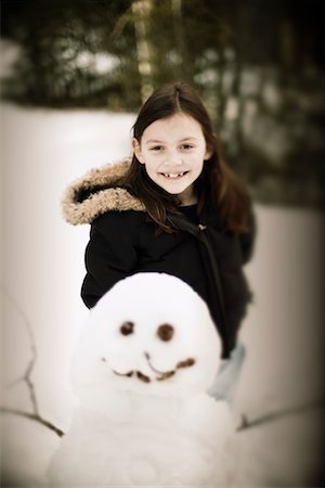 Fille avec bonhomme de neige Photographie de stock - Rights-Managed, Code: 700-00524130