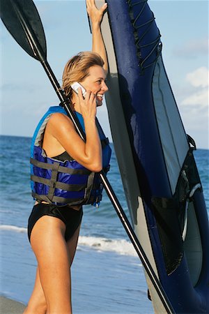 detail of boat and people - Femme avec un Kayak et téléphone cellulaire Photographie de stock - Rights-Managed, Code: 700-00524156