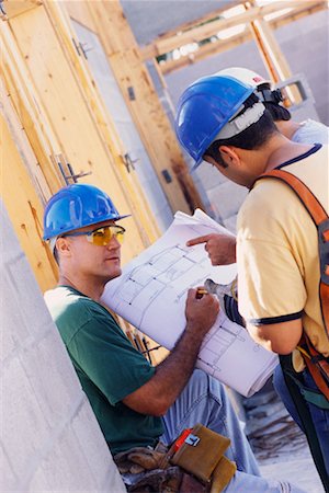 Construction Workers Looking at Blueprints Foto de stock - Con derechos protegidos, Código: 700-00524875