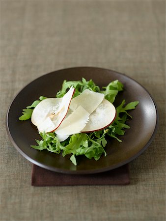 simsearch:700-01172123,k - Salade de poires avec chêne feuille de laitue Photographie de stock - Rights-Managed, Code: 700-00526846