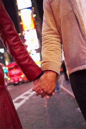 simsearch:700-00527046,k - Close Up of Couple Holding Hands, New York City, New York, USA Fotografie stock - Rights-Managed, Codice: 700-00527456