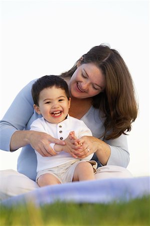 simsearch:700-00065691,k - Mother and Son Playing Outdoors Foto de stock - Direito Controlado, Número: 700-00527652