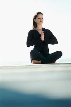 simsearch:700-00528230,k - Femme faisant du Yoga Photographie de stock - Rights-Managed, Code: 700-00528163