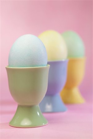 simsearch:700-01124525,k - Easter Eggs in Eggcups Foto de stock - Con derechos protegidos, Código: 700-00528484