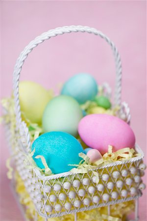 simsearch:700-01124525,k - Eggs in Easter Basket Foto de stock - Con derechos protegidos, Código: 700-00528486