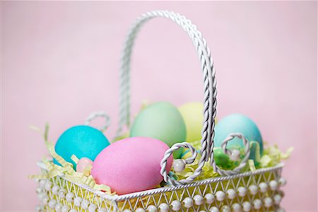 simsearch:700-01124525,k - Eggs in Easter Basket Foto de stock - Con derechos protegidos, Código: 700-00528487