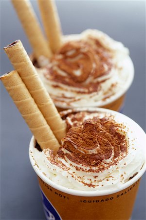simsearch:649-08125469,k - Coffee with Whipped Cream and Chocolate Sprinkles Foto de stock - Con derechos protegidos, Código: 700-00528607