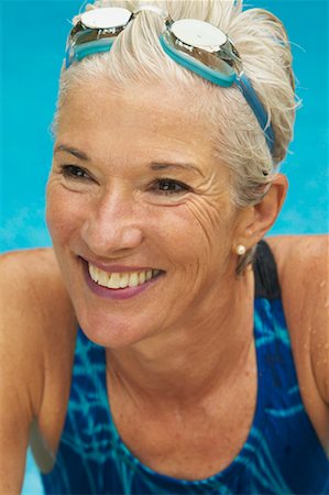 Portrait of Woman in Swimming Pool Foto de stock - Con derechos protegidos, Código: 700-00529221