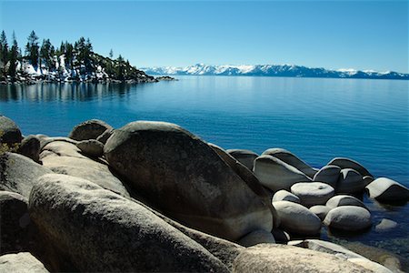 simsearch:700-00274857,k - Lake and Rocky Shore, Lake Tahoe, Nevada, USA Foto de stock - Con derechos protegidos, Código: 700-00529880
