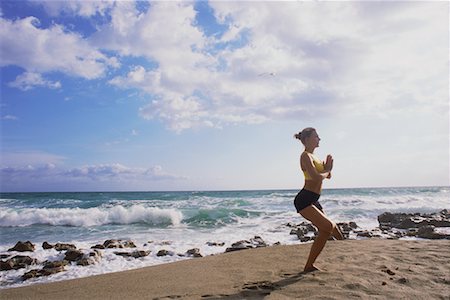 simsearch:622-01080568,k - Woman Doing Yoga on Beach Foto de stock - Direito Controlado, Número: 700-00520759