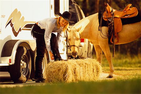 simsearch:700-00520776,k - Woman Feeding Horse Foto de stock - Con derechos protegidos, Código: 700-00520770