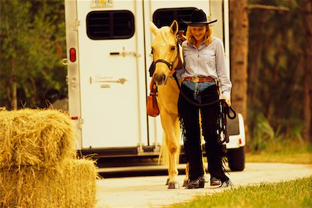 simsearch:700-00520776,k - Woman with Horse Foto de stock - Con derechos protegidos, Código: 700-00520772