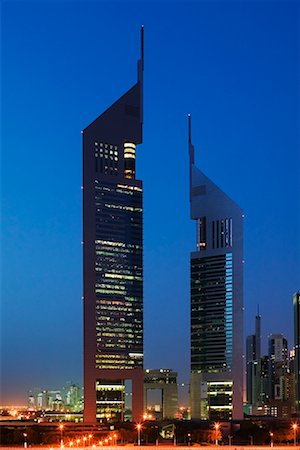 emirates towers at night - Emirates Towers, Dubaï, Émirats Arabes Unis Photographie de stock - Rights-Managed, Code: 700-00521387