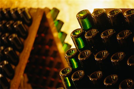 simsearch:600-01120402,k - Close-Up of Wine Rack Stock Photo - Rights-Managed, Code: 700-00521522