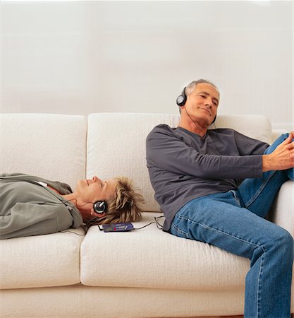 Couple Listening to Music Foto de stock - Con derechos protegidos, Código: 700-00522446