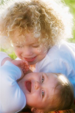 Portrait de deux jeunes filles Photographie de stock - Rights-Managed, Code: 700-00522531