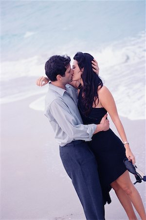 simsearch:700-00529950,k - Couple sur la plage Photographie de stock - Rights-Managed, Code: 700-00523473