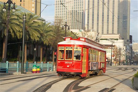 Streetcar on Road, New Orleans, Louisiana, USA Foto de stock - Con derechos protegidos, Código: 700-00523843