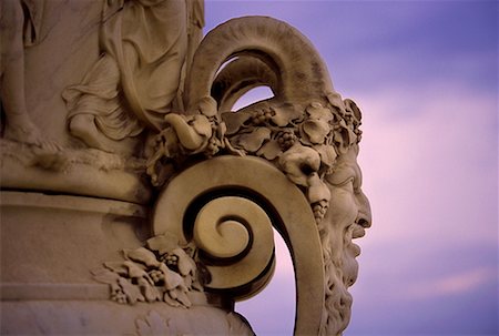 satyr - Satyr Head Decoration on Garden Urn, Versailles, France Foto de stock - Direito Controlado, Número: 700-00530173