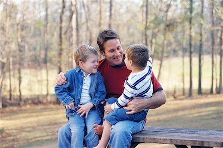 simsearch:700-00094091,k - Portrait of Father with Sons Foto de stock - Con derechos protegidos, Código: 700-00544010