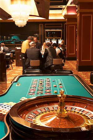 roulette (jeu) - People Gambling in Casino Foto de stock - Con derechos protegidos, Código: 700-00544142