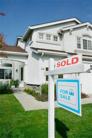 simsearch:700-00522269,k - House with Sold Sign Stock Photo - Rights-Managed, Code: 700-00546314